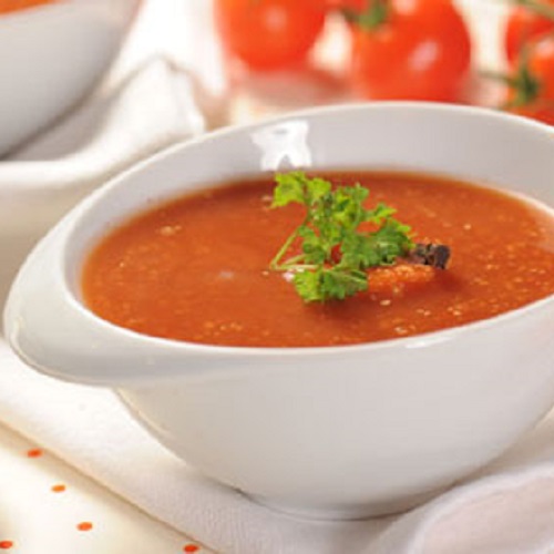 Zupa pomidorowa z korzennymi przyprawami i zarodkami
